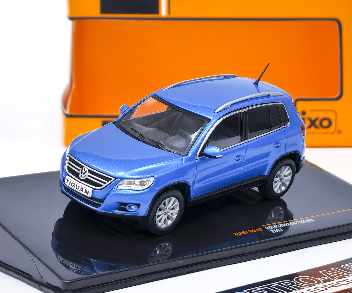 Volkswagen Tiguan (2007) Modrá metalíza IXO 1:43 